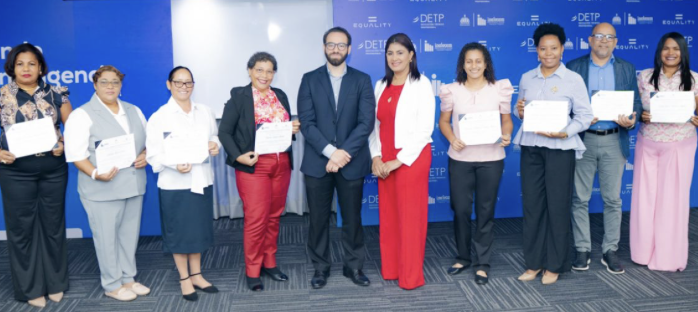 DocencIA graduates with certificates